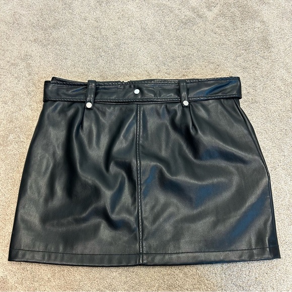 7 For All Mankind black faux leather pleather moto mini skirt zipper detail Sz L - Picture 4 of 11